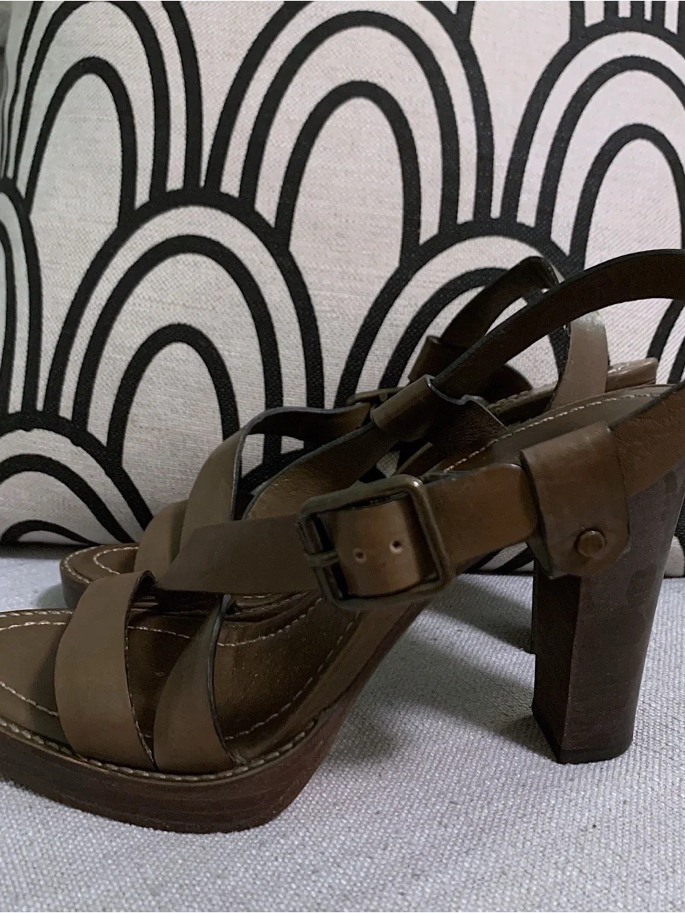 Banana Republic Strappy Sandals Heels Size 6.5